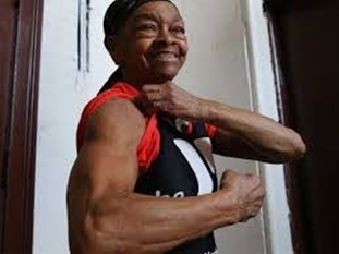 ANCIANA  BELIGERANTE